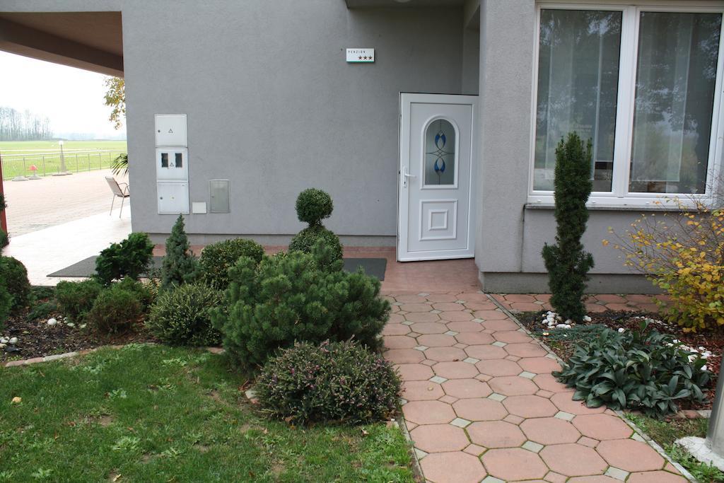 Penzion Letalisce Murska Sobota Exterior foto